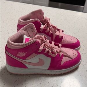 Nike Jordan Kids Sneakers in Pink and White